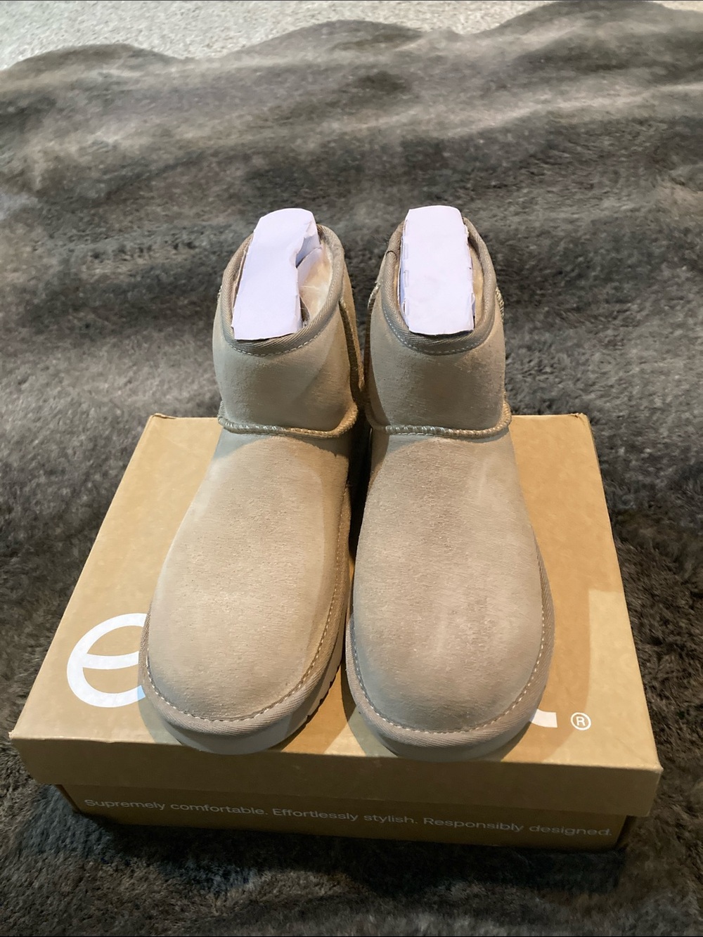 EARTH Wonders woman’s size 6. NIB perfect condition. Color Taupe.